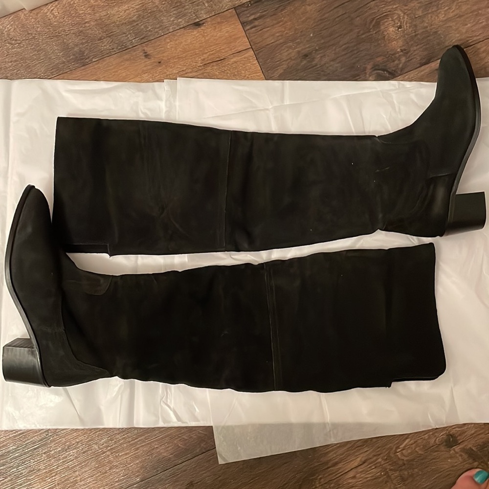 🔥Sale🔥Beautiful Black suede boots that can be worn over the knee or cuffed.EUC - Picture 2 of 5